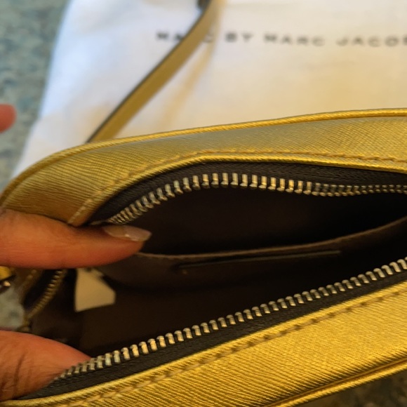 MRAC JACOBS gold crossbody - Picture 3 of 3